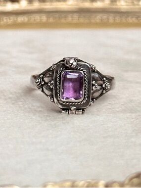 Sterling Silver Amethyst Poison Locket Ring | Size 9 Vintage stamped 925
